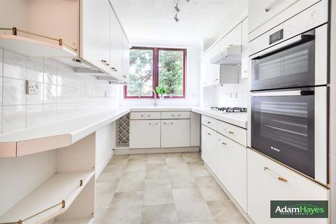 1 bedroom retirement property for sale, Sandringham Gardens, London N12