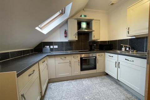 2 bedroom apartment to rent, Albany Road, Cardiff