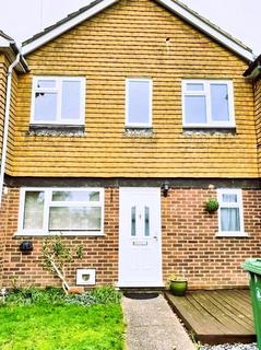 3 bedroom terraced house to rent, Latham Avenue, Camberley GU16