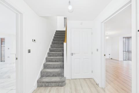 4 bedroom detached house to rent, Dowsell Way, Yate, Bristol, BS37