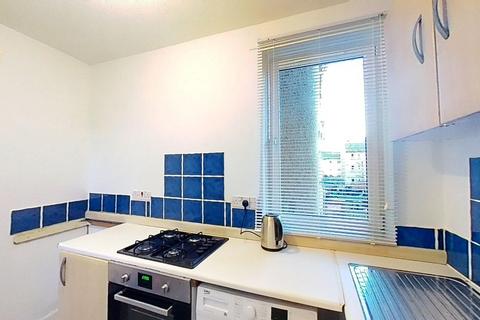 2 bedroom flat to rent, Royston Mains Road, Edinburgh, EH5