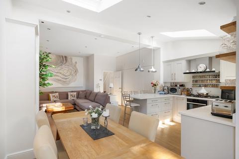 93 Bramley Road, London, W5 4ST