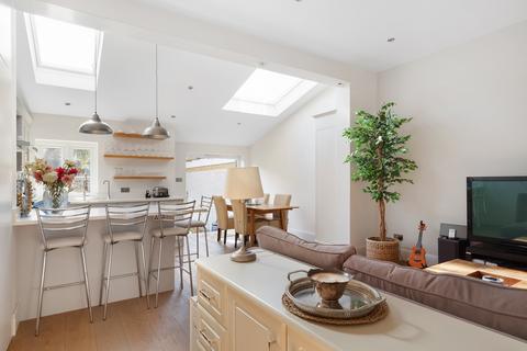 93 Bramley Road, London, W5 4ST