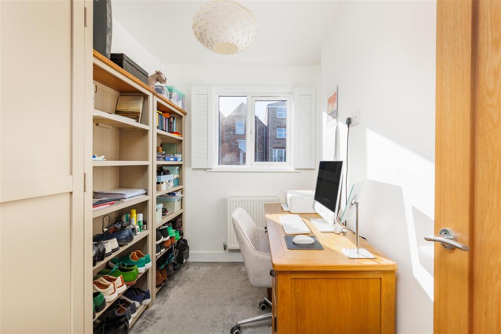 Bedroom 3/Study