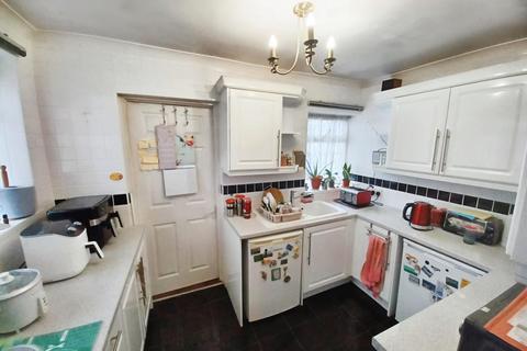 2 bedroom semi-detached bungalow for sale, Magpie Hall Road, Chatham