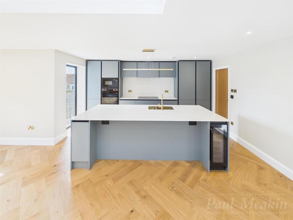 Kitchen/ Living area
