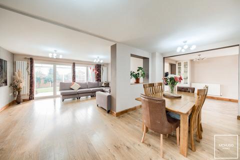 undefined, Kesteven Close, Edgbaston B15