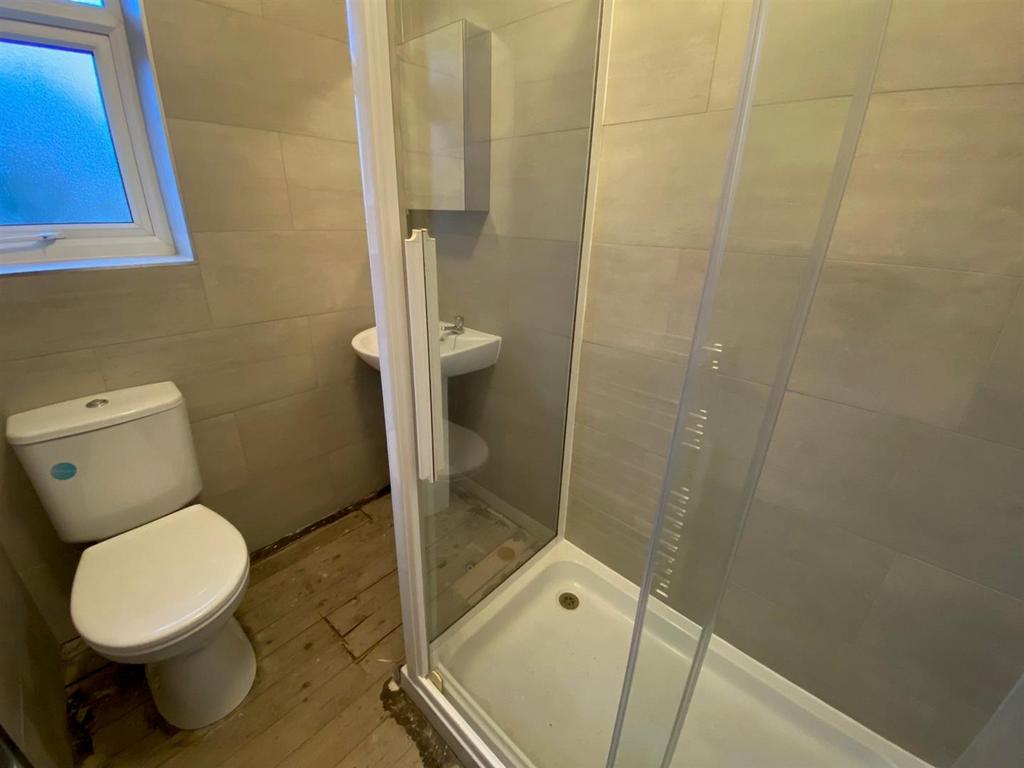 SHOWER ROOM.jpg