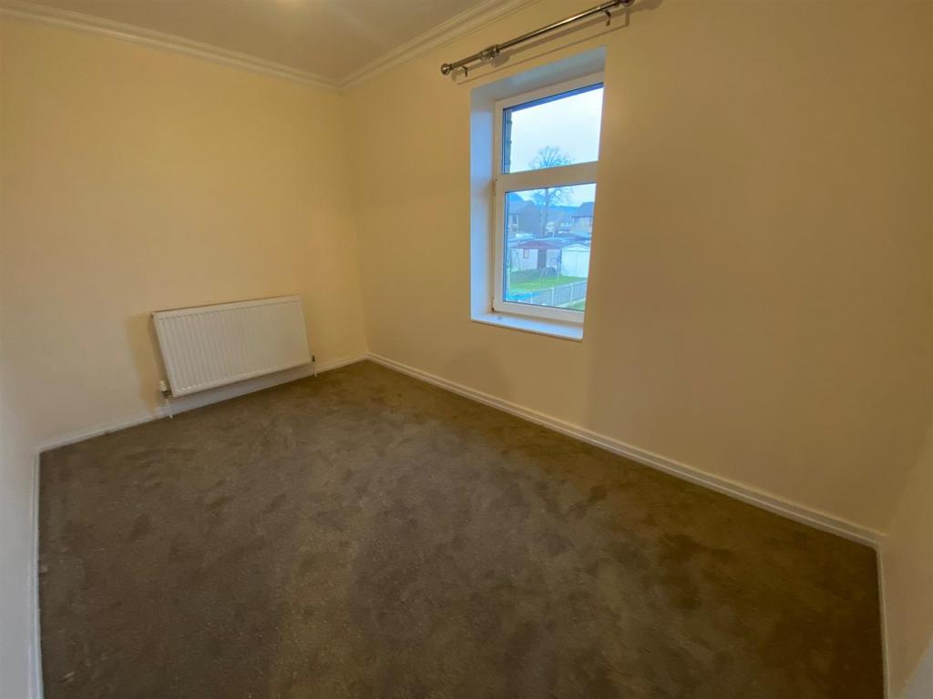 SMALL BEDROOM.jpg