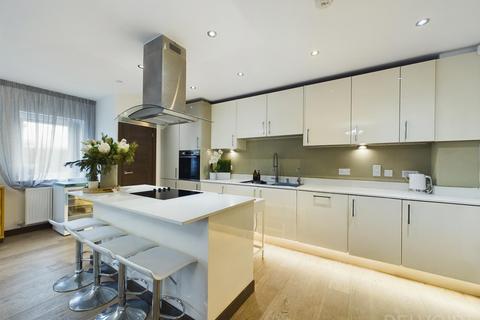 2 bedroom flat for sale, Station Hill, Bury St Edmunds, IP32