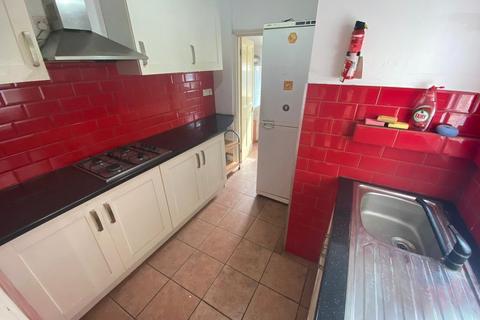 4 bedroom semi-detached house for sale, Vicarage Farm Road, Hounslow, TW3