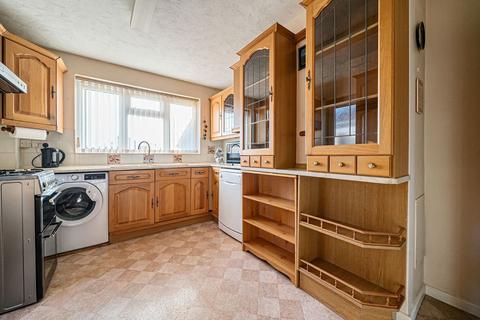 48 Brackley Way, Basingstoke, RG22 6LN