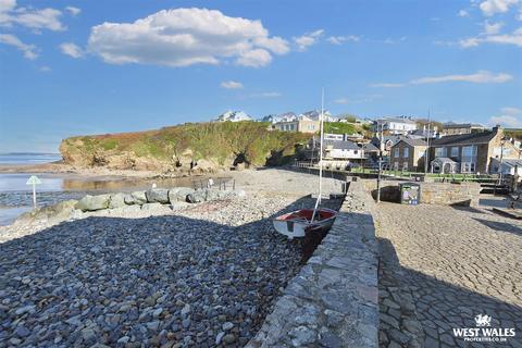 3 bedroom apartment for sale, 22 Haven Court, Little Haven, Haverfordwest