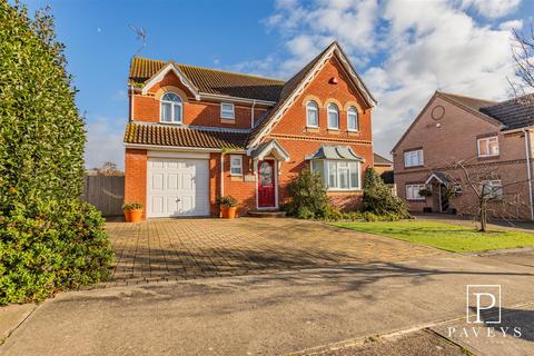 4 bedroom detached house for sale, Coan Avenue, Clacton-On-Sea