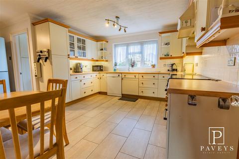 4 bedroom detached house for sale, Coan Avenue, Clacton-On-Sea