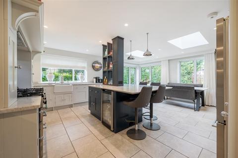 4 bedroom detached house for sale, Chislehurst Road, Petts Wood East