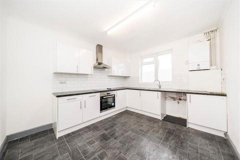 3 bedroom flat to rent, Blackfen Parade, Sidcup DA15