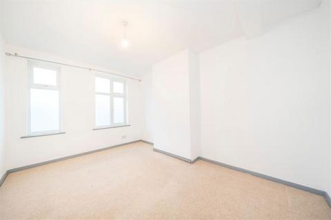 3 bedroom flat to rent, Blackfen Parade, Sidcup DA15