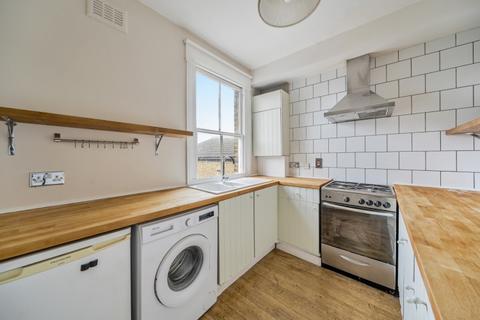 2 bedroom flat to rent, Morrish Road Brixton Hill SW2