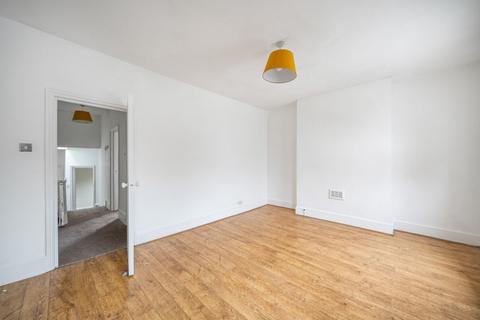 2 bedroom flat to rent, Morrish Road Brixton Hill SW2