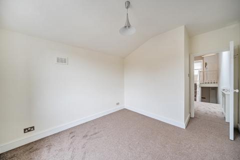 2 bedroom flat to rent, Morrish Road Brixton Hill SW2