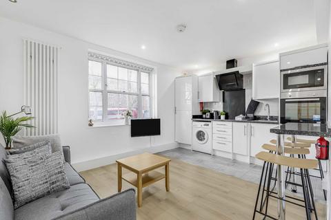 2 bedroom flat to rent, William Bonney Estate, London SW4