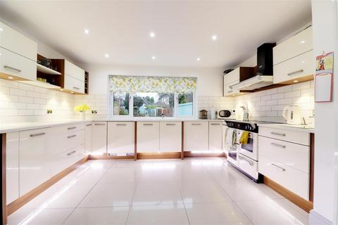 140 Beverley Road, Kirk Ella, Hull, HU10 7HA