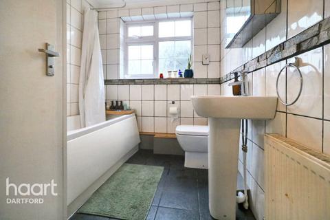 32 London Road, Stone, Dartford, DA2 6DJ