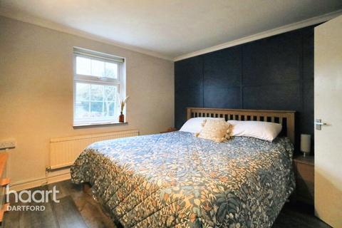 32 London Road, Stone, Dartford, DA2 6DJ