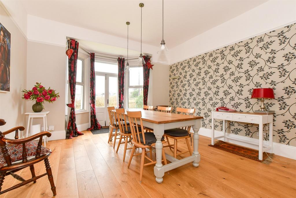 Kitchen/ Dining Room