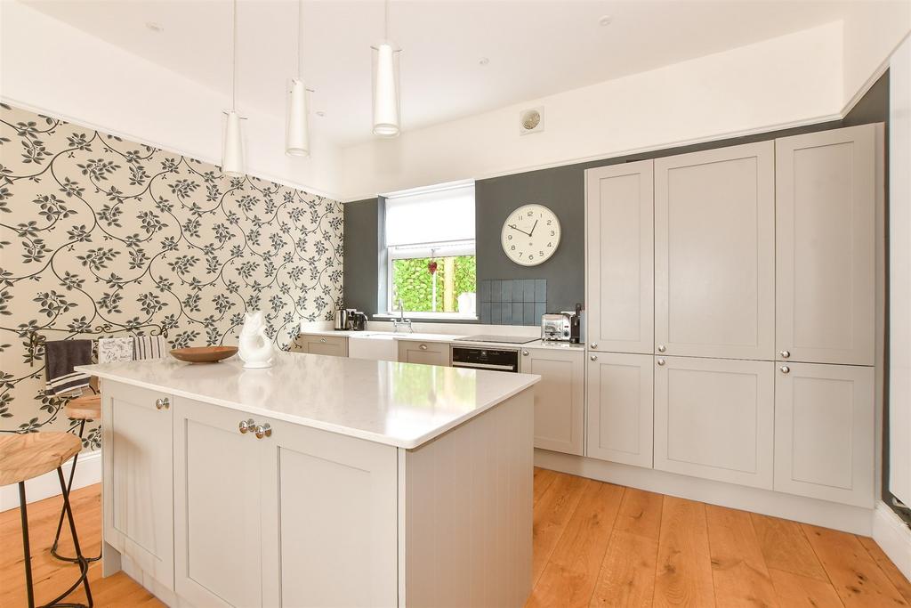 Kitchen/ Dining Room