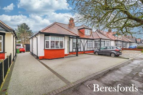 4 bedroom bungalow for sale, Cranston Park Avenue, Upminster, RM14