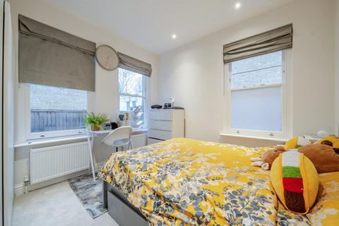 3 bedroom apartment for sale, Askew Road, London