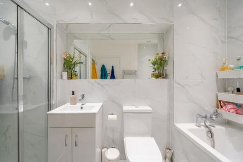 3 bedroom apartment for sale, Askew Road, London