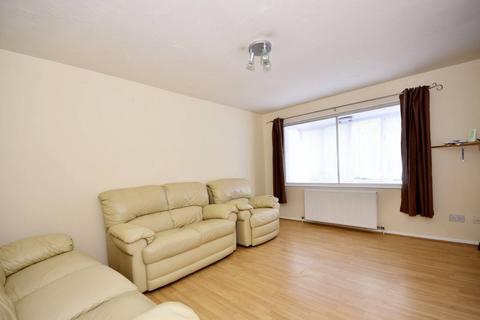 2 bedroom flat to rent, Greenway Close, Friern Barnet, London, N11