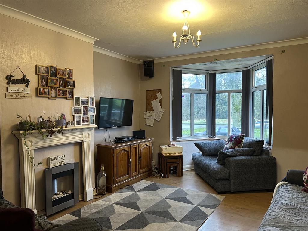 YARDLEY WOOD ROAD 866 LOUNGE.jpg