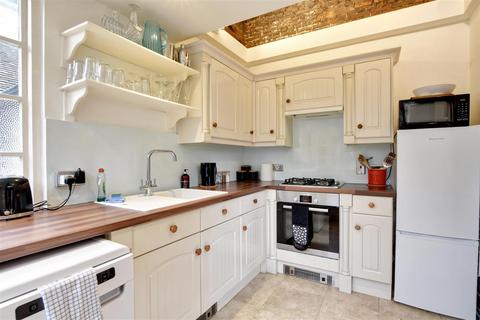 4 bedroom house for sale, Landgate Square, Rye