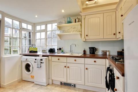 4 bedroom house for sale, Landgate Square, Rye