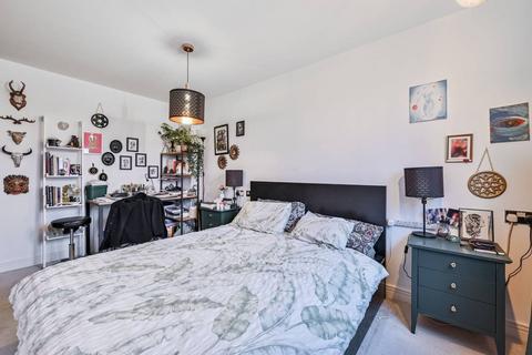 28, Sark Tower Erebus Drive, London, SE28 0GG