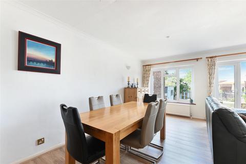 11 Harding Road, Epsom, KT18 6HN