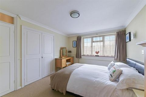 11 Harding Road, Epsom, KT18 6HN