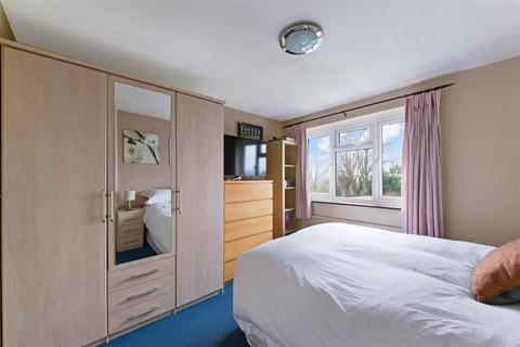 11 Harding Road, Epsom, KT18 6HN