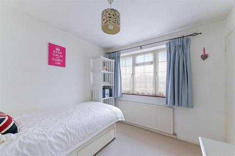 11 Harding Road, Epsom, KT18 6HN