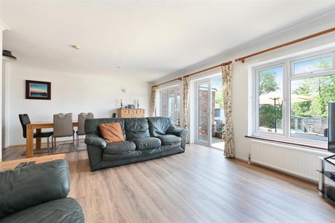 11 Harding Road, Epsom, KT18 6HN