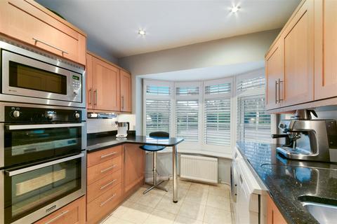 11 Harding Road, Epsom, KT18 6HN
