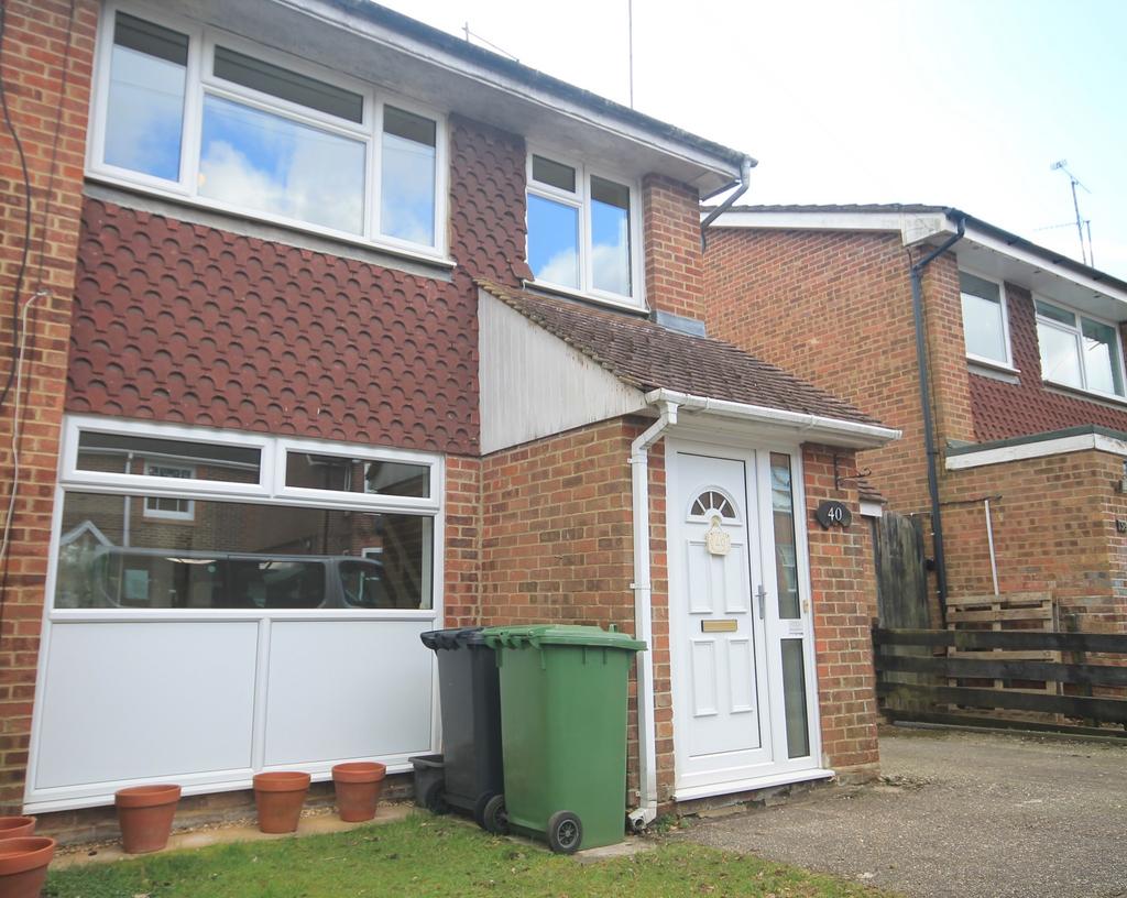 3 bedroom semi-detached house to rent