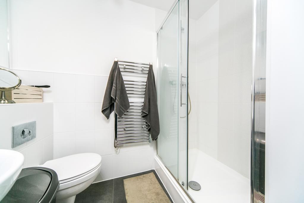 Bathroom 5.jpg
