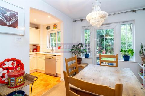 4 bedroom semi-detached house for sale, Kensington Way, Borehamwood WD6