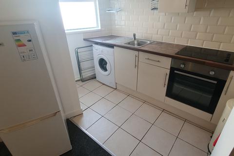 2 bedroom flat to rent, Flat 2, 18 Moira Street