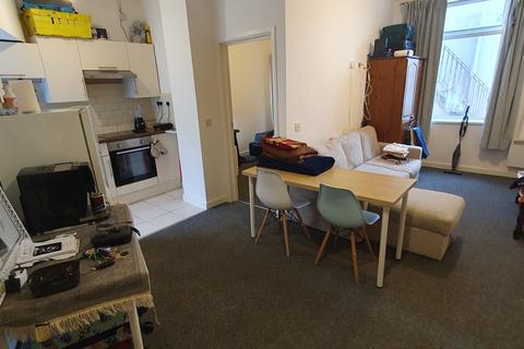 2 bedroom flat to rent, Flat 2, 18 Moira Street